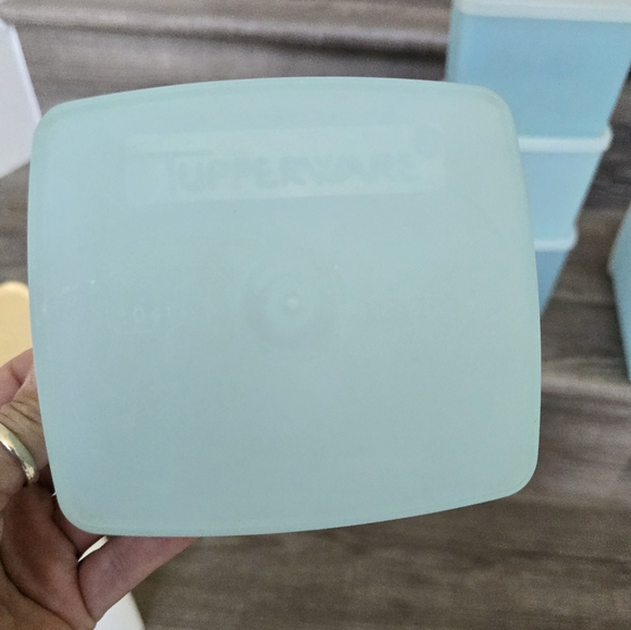 Vintage Tupperware set of 5 various sizes with lids. Pastel blue 1960's - Picture 8 of 8